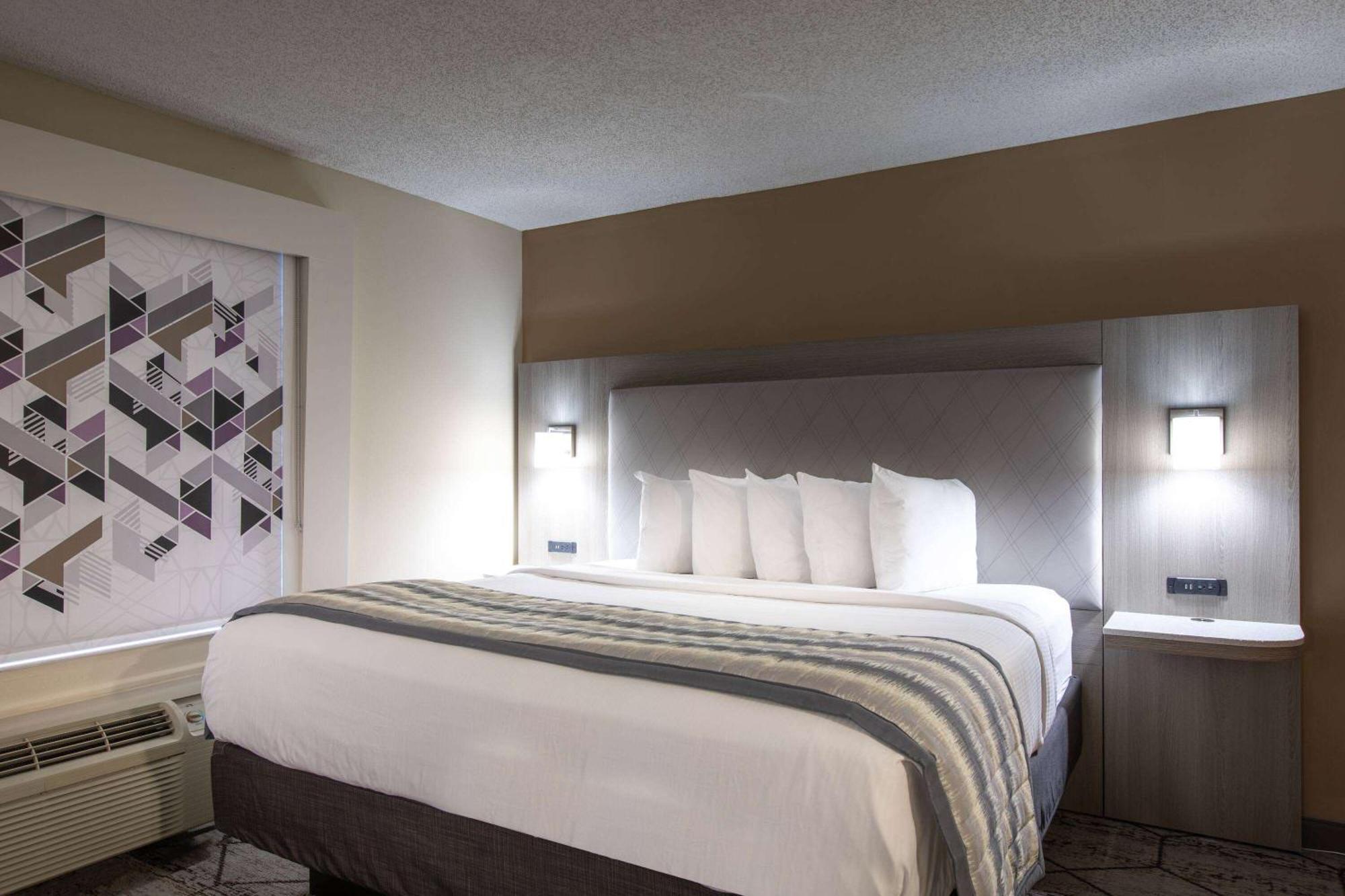 Wingate By Wyndham Charlotte Mills/speedway Hotel